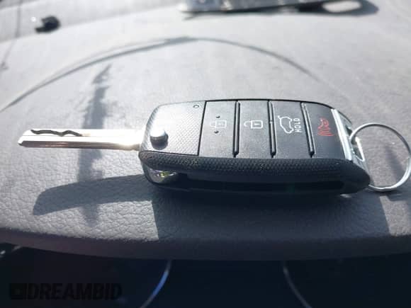 2017 Kia Sedona L with VIN KNDMA5C10H6278681, listed as a IAAI auction lot 43213950 with 41,161 mi miles and . Bid and sale history available at DreamBid. Image 11.