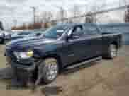 2020 Ram 1500 Big Horn z VIN 1C6SRFMT8LN223701, wystawiony jako Copart lot #54324455 z przebiegiem 70 553 mil mil oraz Szkoda całkowita • Salvage title. Historia ofert i sprzedaży dostępna na DreamBid. Obrazek 1.