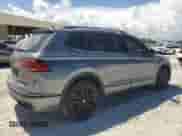 2022 Volkswagen Tiguan SE R-Line Black с VIN 3VVCB7AX0NM165564, выставлен на аукционе Copart как лот 68442615 с пробегом 52 363 миль миль и Списание • Salvage title. История ставок и продаж доступна на DreamBid. Изображение 3.