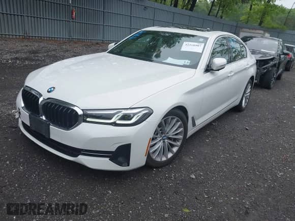 2021 BMW 5 Series 530i xDrive z VIN WBA13BJ03MCG80602, wystawiony jako IAAI lot #42268907 z przebiegiem 63 698 mil mil oraz . Historia ofert i sprzedaży dostępna na DreamBid. Obrazek 2.