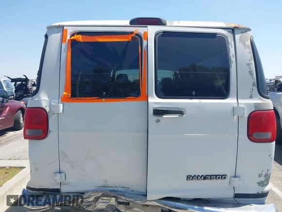 2001 Dodge Passenger with VIN 2B5WB35Z51K561431, listed as a IAAI auction lot 42003952 with 171,240 mi miles and . Bid and sale history available at DreamBid. Image 16.