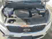 2017 Kia Sorento SXL z VIN 5XYPK4A51HG199365, wystawiony jako Copart lot #85553675 z przebiegiem 165 548 mil mil oraz Szkoda całkowita • Salvage title. Historia ofert i sprzedaży dostępna na DreamBid. Obrazek 12.