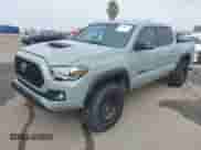 2023 Toyota Tacoma SR z VIN 3TMCZ5AN7PM543217, wystawiony jako IAAI lot #43400966 z przebiegiem 59 385 mil mil oraz . Historia ofert i sprzedaży dostępna na DreamBid. Obrazek 17.
