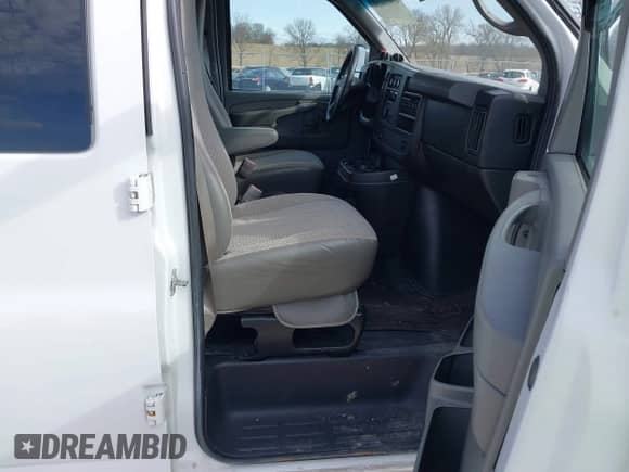 2013 Chevrolet Express Passenger 1LT с VIN 1GAZG1FA6D1191442, выставлен на аукционе IAAI как лот 41911629 с пробегом 122 796 миль миль и . История ставок и продаж доступна на DreamBid. Изображение 5.