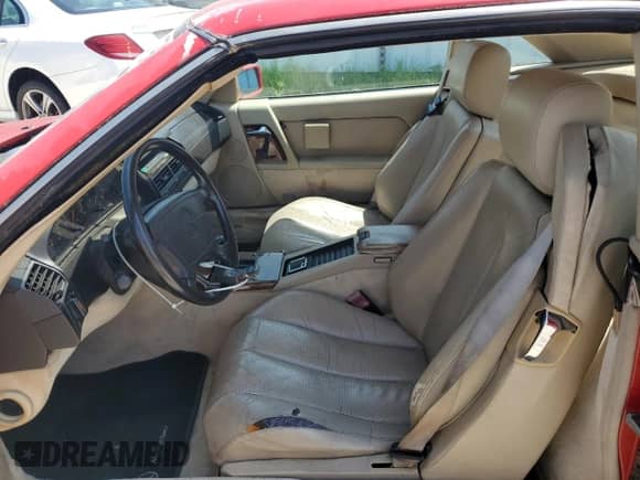 1992 Mercedes-Benz SL z VIN WDBFA61E9NF043226, wystawiony jako Copart lot #67334794 z przebiegiem 202 449 mil mil oraz Czysty tytuł • Clean title. Historia ofert i sprzedaży dostępna na DreamBid. Obrazek 7.