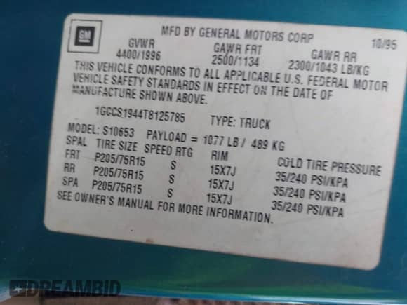 1996 Chevrolet S-10 LS z VIN 1GCCS1944T8125785, wystawiony jako IAAI lot #42453400 z przebiegiem Nie podano mil oraz . Historia ofert i sprzedaży dostępna na DreamBid. Obrazek 9.