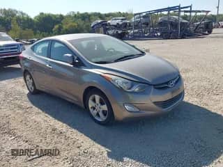 2013 Hyundai Elantra GLS z VIN 5NPDH4AE5DH443894, wystawiony jako IAAI lot #43231549 z przebiegiem 116 129 mil mil oraz . Historia ofert i sprzedaży dostępna na DreamBid. Obrazek 1.