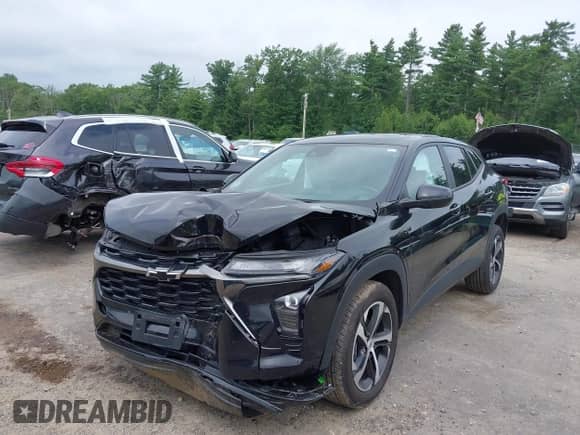 2024 Chevrolet Trax 1RS с VIN KL77LGE28RC103636, выставлен на аукционе IAAI как лот 42709352 с пробегом 35 192 миль миль и . История ставок и продаж доступна на DreamBid. Изображение 2.