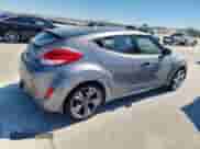 2015 Hyundai Veloster z VIN KMHTC6AD8FU240287, wystawiony jako Copart lot #82373995 z przebiegiem 187 497 mil mil oraz Czysty tytuł • Clean title. Historia ofert i sprzedaży dostępna na DreamBid. Obrazek 3.