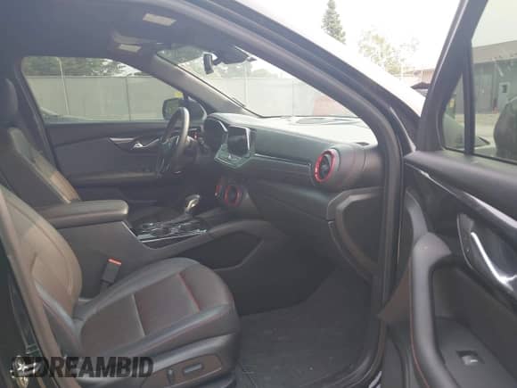 2022 Chevrolet Blazer RS с VIN 3GNKBKRS5NS181607, выставлен на аукционе IAAI как лот 42323855 с пробегом 55 713 миль миль и . История ставок и продаж доступна на DreamBid. Изображение 5.