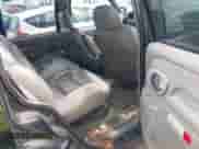 1996 Chevrolet Tahoe z VIN 1GNEC13R7TJ377895, wystawiony jako IAAI lot #42523646 z przebiegiem 267 990 mil mil oraz . Historia ofert i sprzedaży dostępna na DreamBid. Obrazek 8.