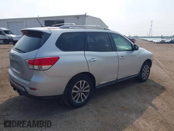 2013 Nissan Pathfinder SV z VIN 5N1AR2MMXDC678046, wystawiony jako IAAI lot #42890708 z przebiegiem 155 148 mil mil oraz . Historia ofert i sprzedaży dostępna na DreamBid. Obrazek 4.