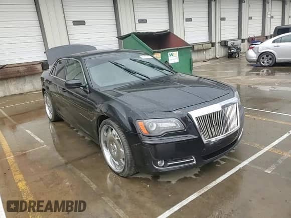 2013 Chrysler 300 S z VIN 2C3CCABTXDH513618, wystawiony jako Copart lot #51614715 z przebiegiem 166 098 mil mil oraz Szkoda całkowita • Salvage title. Historia ofert i sprzedaży dostępna na DreamBid. Obrazek 11.