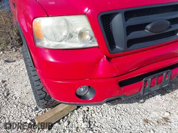 2006 Ford F-150 STX z VIN 1FTRX14WX6NA50648, wystawiony jako IAAI lot #43518643 z przebiegiem 177 536 mil mil oraz . Historia ofert i sprzedaży dostępna na DreamBid. Obrazek 6.