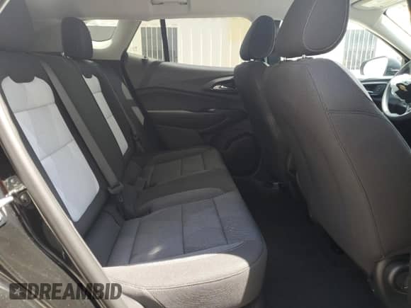 2025 Chevrolet Trax LS z VIN KL77LFEP8SC181281, wystawiony jako Copart lot #62471235 z przebiegiem 4 186 mil mil oraz Czysty tytuł • Clean title. Historia ofert i sprzedaży dostępna na DreamBid. Obrazek 11.