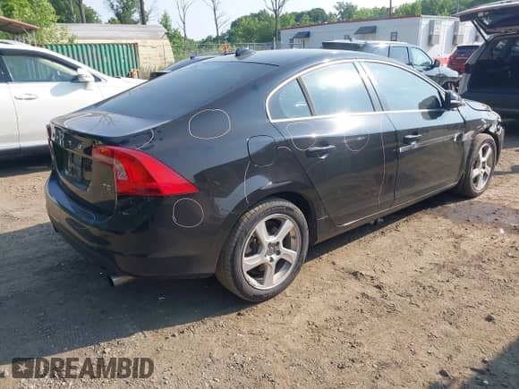 2012 Volvo S60 T5 с VIN YV1622FS6C2126357, выставлен на аукционе IAAI как лот 42411014 с пробегом 118 559 миль миль и . История ставок и продаж доступна на DreamBid. Изображение 4.