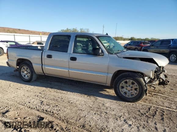 2007 GMC Sierra 1500 SLE1 with VIN 2GTEC13Z171108266, listed as a Copart auction lot 70427814 with 110,297 mi miles and Salvage title. Bid and sale history available at DreamBid. Image 4.