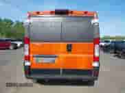 2024 Ram ProMaster Cargo Tradesman z VIN 3C6LRVAG8RE136299, wystawiony jako IAAI lot #42196227 z przebiegiem 955 mil mil oraz . Historia ofert i sprzedaży dostępna na DreamBid. Obrazek 16.