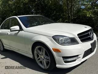2014 Mercedes-Benz C 300 Sport z VIN WDDGF8AB3EG213346, wystawiony jako Copart lot #84583925 z przebiegiem 133 536 mil mil oraz Czysty tytuł • Clean title. Historia ofert i sprzedaży dostępna na DreamBid. Obrazek 1.