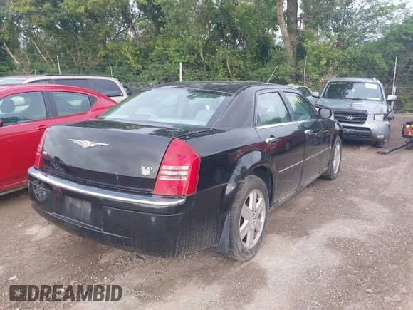 2006 Chrysler 300 C с VIN 2C3LK63H76H100892, выставлен на аукционе IAAI как лот 42679525 с пробегом 135 448 миль миль и . История ставок и продаж доступна на DreamBid. Изображение 4.