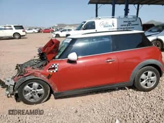 2018 MINI Hardtop Cooper с VIN WMWXP5C54J2G63348, выставлен на аукционе Copart как лот 65030365 с пробегом Не указан миль и Списание • Salvage title. История ставок и продаж доступна на DreamBid. Изображение 1.