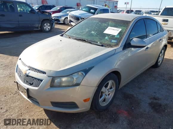 2011 Chevrolet Cruze 2LT z VIN 1G1PG5S9XB7107725, wystawiony jako IAAI lot #42590224 z przebiegiem 135 936 mil mil oraz . Historia ofert i sprzedaży dostępna na DreamBid. Obrazek 2.