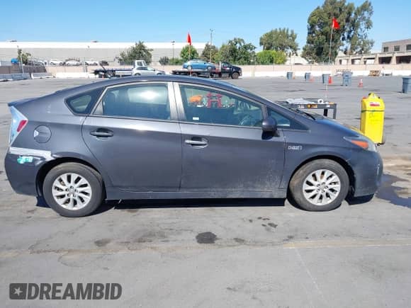 2013 Toyota Prius with VIN JTDKN3DP3D3037390, listed as a IAAI auction lot 43115837 with 236,118 mi miles and . Bid and sale history available at DreamBid. Image 13.