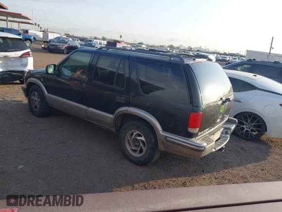 1998 Chevrolet Blazer LS with VIN 1GNDT13W2W2223577, listed as a IAAI auction lot 42168657 with 245,822 mi miles and . Bid and sale history available at DreamBid. Image 3.