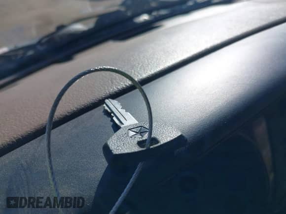 1998 Dodge 2500 z VIN 1B7KF2361WJ229115, wystawiony jako IAAI lot #41669275 z przebiegiem 207 554 mil mil oraz . Historia ofert i sprzedaży dostępna na DreamBid. Obrazek 11.