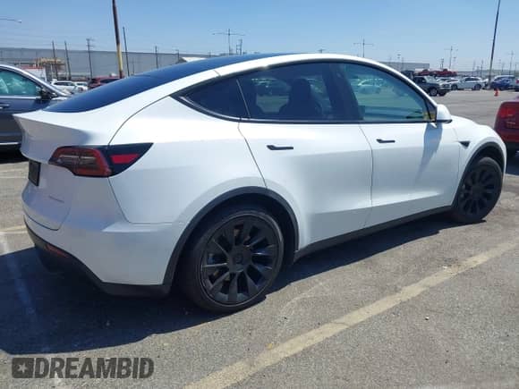 2022 Tesla Model Y Long Range z VIN 7SAYGDEE3NF545146, wystawiony jako IAAI lot #42724193 z przebiegiem Nie podano mil oraz . Historia ofert i sprzedaży dostępna na DreamBid. Obrazek 4.