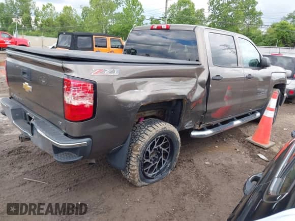 2014 Chevrolet Silverado 1500 LT z VIN 3GCUKREC5EG287065, wystawiony jako IAAI lot #42318103 z przebiegiem 156 766 mil mil oraz . Historia ofert i sprzedaży dostępna na DreamBid. Obrazek 4.