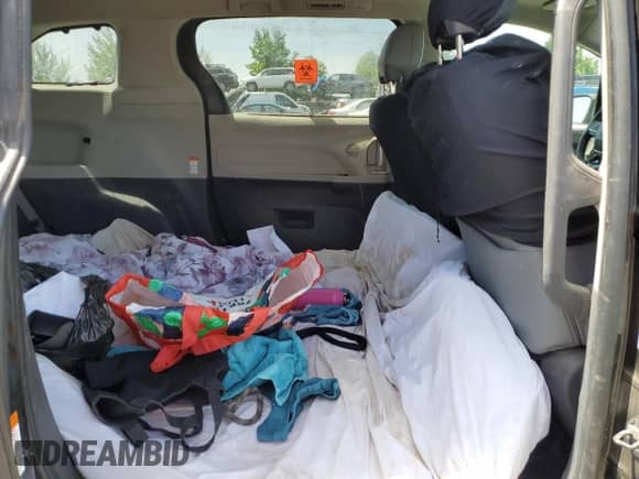 2021 Toyota Sienna Limited z VIN 5TDZSKFCXMS004655, wystawiony jako Copart lot #60366285 z przebiegiem 62 946 mil mil oraz Szkoda całkowita • Salvage title. Historia ofert i sprzedaży dostępna na DreamBid. Obrazek 11.