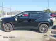 2017 Jeep Compass Latitude z VIN 3C4NJDBB6HT660714, wystawiony jako IAAI lot #43370557 z przebiegiem 99 034 mil mil oraz . Historia ofert i sprzedaży dostępna na DreamBid. Obrazek 14.