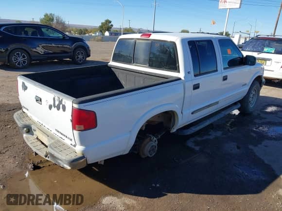 2002 Chevrolet S-10 LS z VIN 1GCDT13WX2K118031, wystawiony jako IAAI lot #43541734 z przebiegiem 171 908 mil mil oraz . Historia ofert i sprzedaży dostępna na DreamBid. Obrazek 4.
