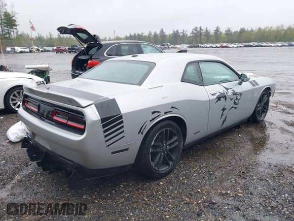 2019 Dodge Challenger SXT с VIN 2C3CDZGG9KH717332, выставлен на аукционе IAAI как лот 42240698 с пробегом 118 359 миль миль и . История ставок и продаж доступна на DreamBid. Изображение 4.