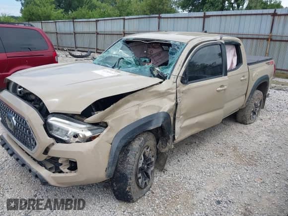2018 Toyota Tacoma SR с VIN 3TMCZ5AN2JM160759, выставлен на аукционе IAAI как лот 42749132 с пробегом 90 340 миль миль и . История ставок и продаж доступна на DreamBid. Изображение 18.