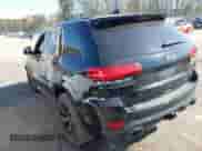 2017 Jeep Grand Cherokee SRT z VIN 1C4RJFDJ2HC696025, wystawiony jako IAAI lot #41863274 z przebiegiem 126 949 mil mil oraz . Historia ofert i sprzedaży dostępna na DreamBid. Obrazek 3.