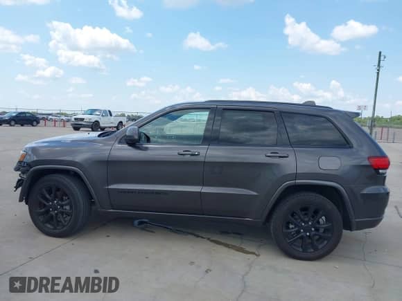 2020 Jeep Grand Cherokee Laredo E z VIN 1C4RJEAG7LC392040, wystawiony jako IAAI lot #42946098 z przebiegiem 31 289 mil mil oraz . Historia ofert i sprzedaży dostępna na DreamBid. Obrazek 14.