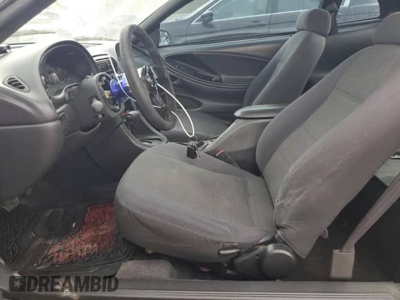 1999 Ford Mustang z VIN 1FAFP4044XF174053, wystawiony jako Copart lot #54049605 z przebiegiem Nie podano mil oraz Szkoda całkowita • Salvage title. Historia ofert i sprzedaży dostępna na DreamBid. Obrazek 7.