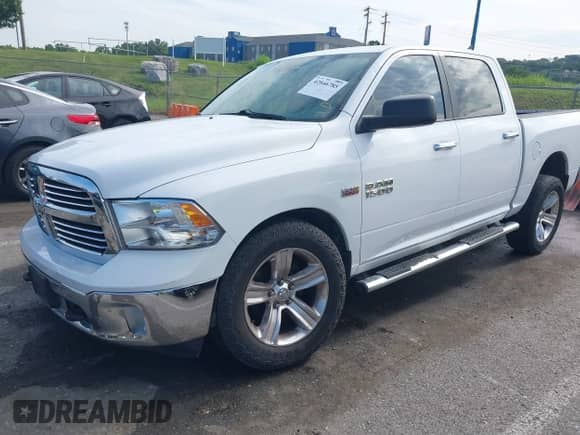 2014 Ram 1500 Big Horn z VIN 1C6RR7LT6ES421042, wystawiony jako IAAI lot #42846785 z przebiegiem 174 867 mil mil oraz . Historia ofert i sprzedaży dostępna na DreamBid. Obrazek 2.