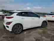 2023 Hyundai Kona N Line с VIN KM8K33A39PU008056, выставлен на аукционе Copart как лот 69642815 с пробегом 26 319 миль миль и Списание • Salvage title. История ставок и продаж доступна на DreamBid. Изображение 3.