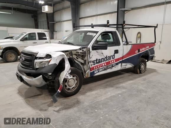 2014 Ford F-150 XL z VIN 1FTMF1CM3EKG20311, wystawiony jako Copart lot #85870285 z przebiegiem 191 004 mil mil oraz Szkoda całkowita • Salvage title. Historia ofert i sprzedaży dostępna na DreamBid. Obrazek 1.
