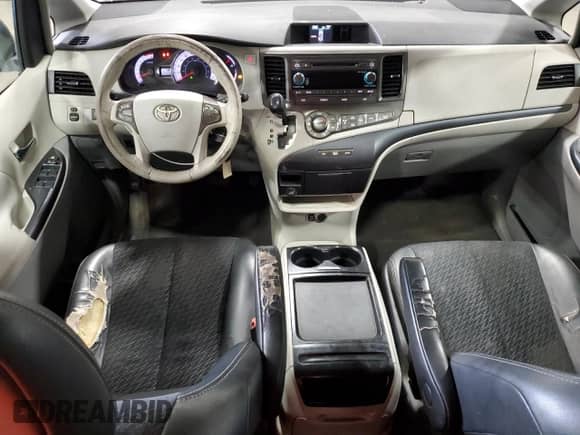 2011 Toyota Sienna SE with VIN 5TDXK3DC4BS093247, listed as a Copart auction lot 67480395 with 252,316 mi miles and Salvage title. Bid and sale history available at DreamBid. Image 8.
