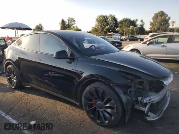 2022 Tesla Model Y Performance with VIN 7SAYGDEF9NF393852, listed as a Copart auction lot 63141094 with 26,972 mi miles and Salvage title. Bid and sale history available at DreamBid. Image 4.