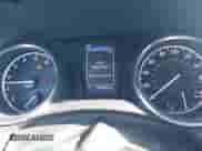 2020 Toyota Camry SE z VIN 4T1G11AK1LU964407, wystawiony jako IAAI lot #43108552 z przebiegiem 68 960 mil mil oraz . Historia ofert i sprzedaży dostępna na DreamBid. Obrazek 7.