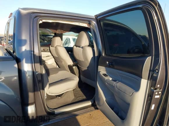 2015 Toyota Tacoma PreRunner z VIN 3TMJU4GN0FM185366, wystawiony jako IAAI lot #43316251 z przebiegiem 77 520 mil mil oraz . Historia ofert i sprzedaży dostępna na DreamBid. Obrazek 8.