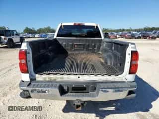 2015 Chevrolet Silverado 3500HD LT z VIN 1GC2KZEG4FZ128260, wystawiony jako Copart lot #82381515 z przebiegiem 122 276 mil mil oraz Szkoda całkowita • Salvage title. Historia ofert i sprzedaży dostępna na DreamBid. Obrazek 6.