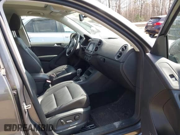 2016 Volkswagen Tiguan S with VIN WVGAV7AX3GW537541, listed as a IAAI auction lot 41834410 with 39,024 mi miles and . Bid and sale history available at DreamBid. Image 5.