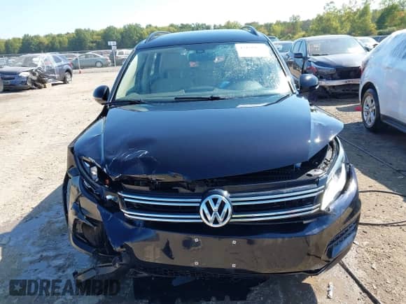 2017 Volkswagen Tiguan S с VIN WVGBV7AX6HK007903, выставлен на аукционе IAAI как лот 43168037 с пробегом 35 773 миль миль и . История ставок и продаж доступна на DreamBid. Изображение 12.