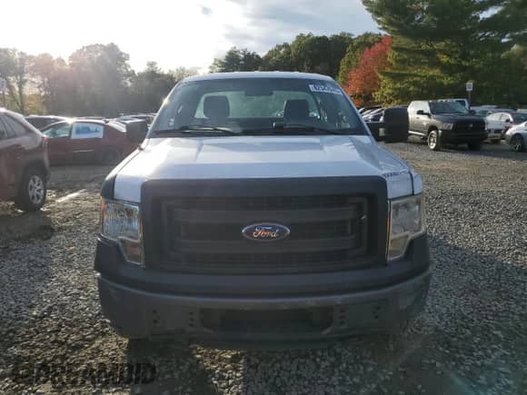 2013 Ford F-150 XL z VIN 1FTMF1EM3DKG35869, wystawiony jako Copart lot #82547045 z przebiegiem 115 547 mil mil oraz Czysty tytuł • Clean title. Historia ofert i sprzedaży dostępna na DreamBid. Obrazek 5.